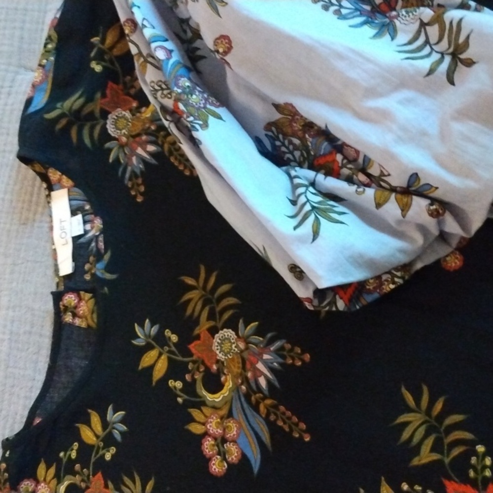 Loft two tone paisley floral blouse with balloon sleeves and back buttons size M